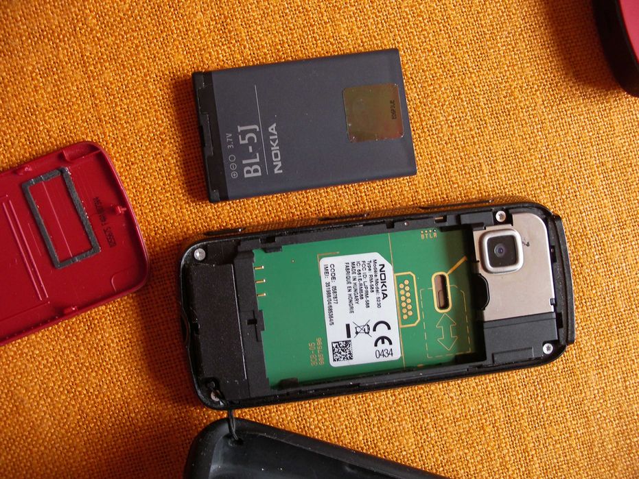 Продавам NOKIA 5230 .