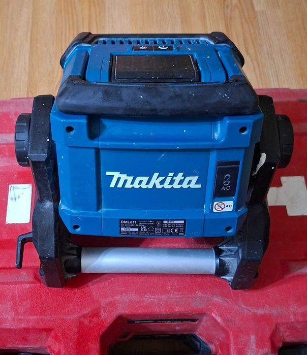 Makita DML 811 прожектор