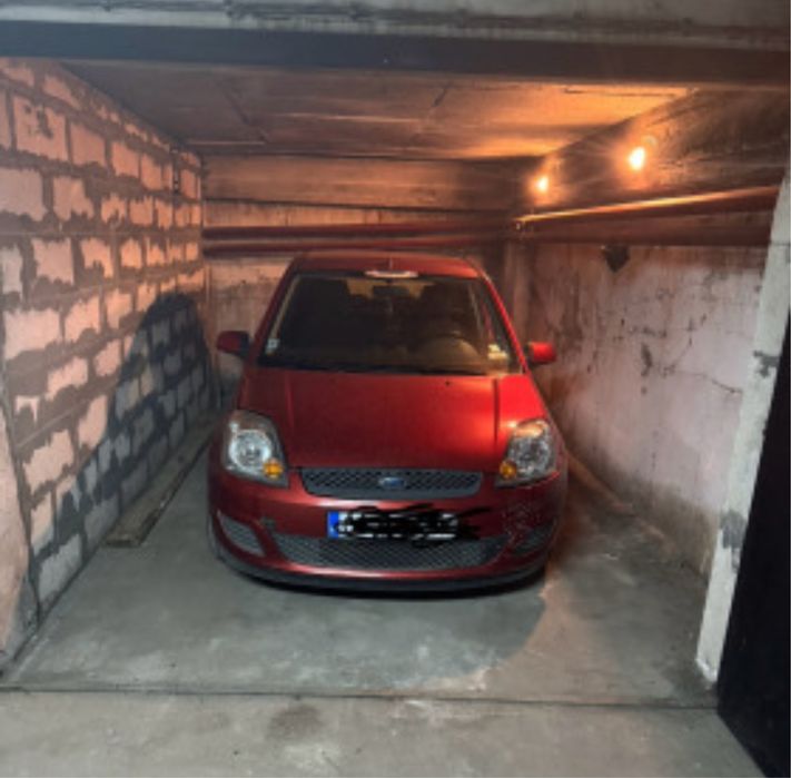 Дава се под наем Гараж / Паркомясто в София, Иван Вазов - 18 кв.м за 147.9 € - Снимка #1