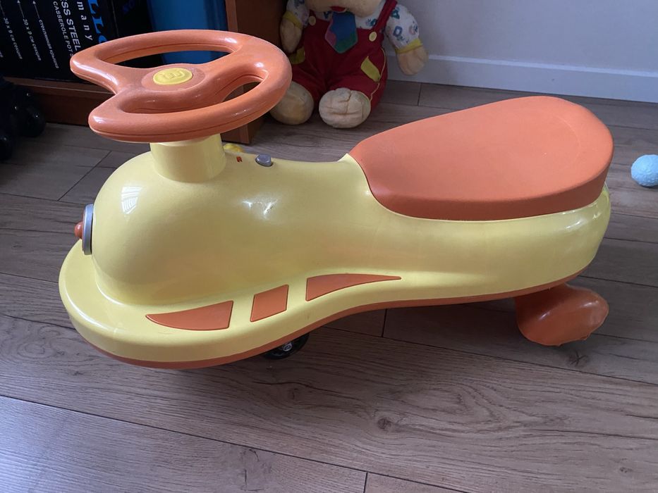 детский толокар машинка