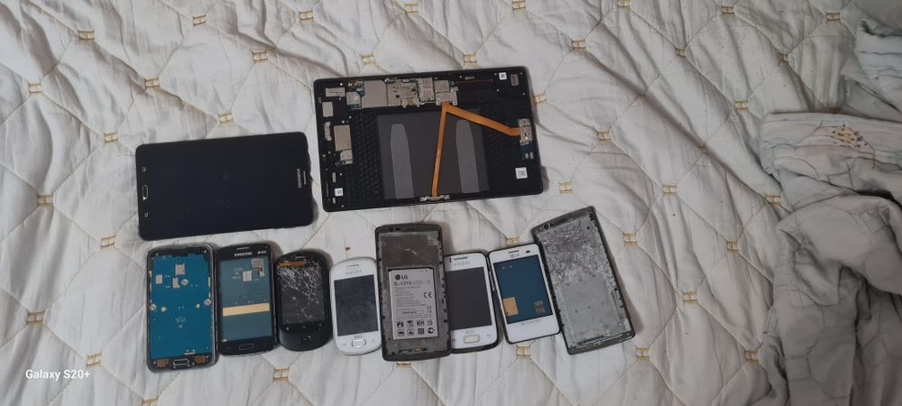лот телефонов на запчасти