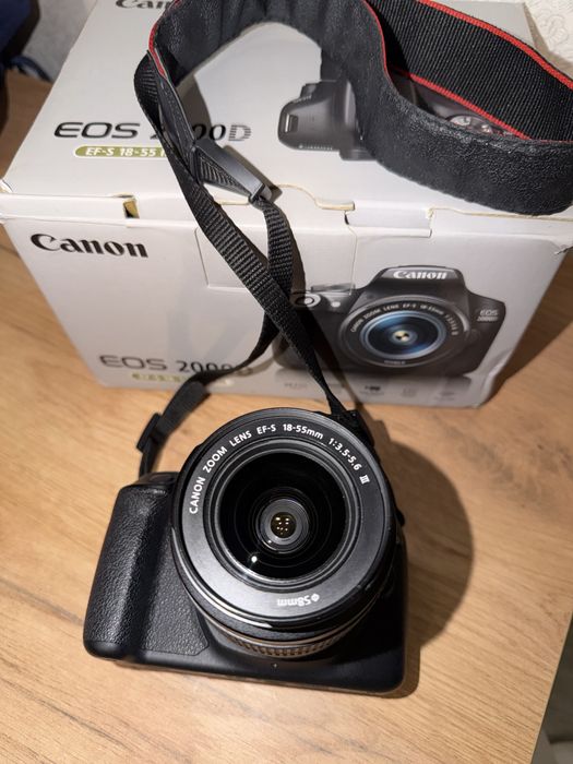 Canon EOS 2000D камера