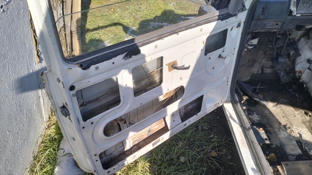 Дверь на ниву водительская