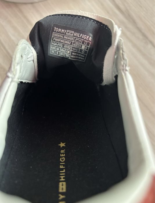 НОВИ дамски сникърси Tommy Hilfiger
