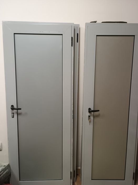 Алуминиеви Врати за баня сив цвят