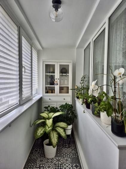 PROPRIETAR inchiriez apartament mobilat complet zona 1 mai metrou 3 min. Apartamentul este disponibil din 10 Octombrie