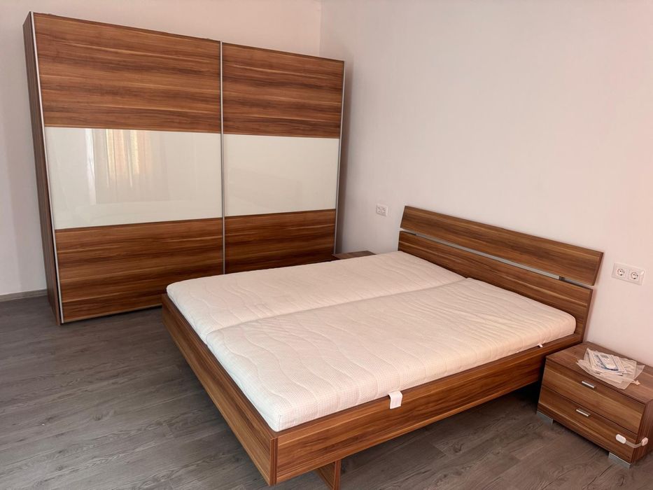 Mobila dormitor pat saltea noptiere dressing