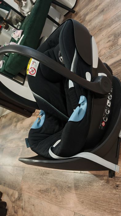 Scoica cybex
Materialele sunt de calitate , husa este curata , fără pete sau defecte iar sistemul de prindere funcționează perfect.sc