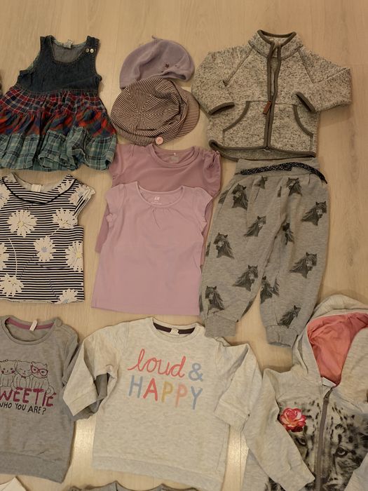 Vand lot haine 1-2 ani ptr.fete.