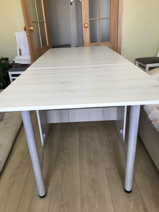 Продам стол книжка