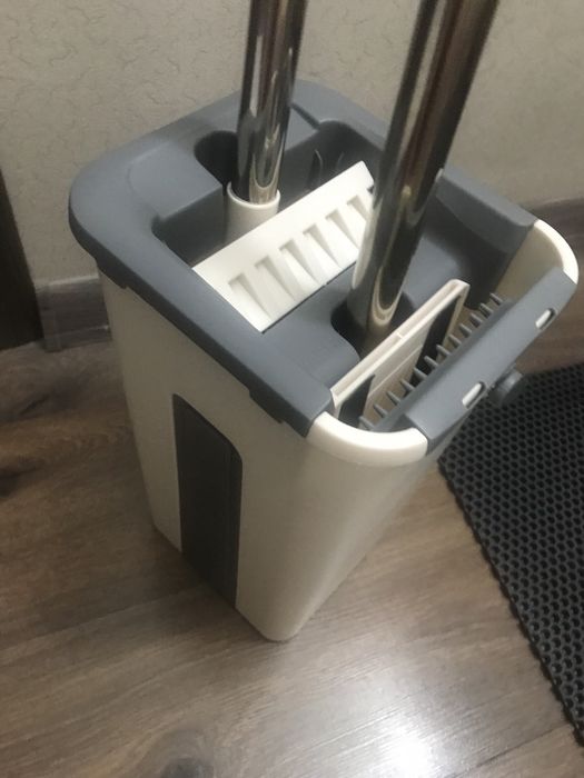 Ведро и швабра