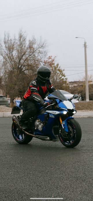 Yamaha r1 sotiladi