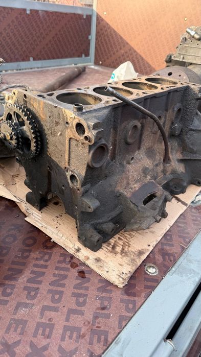 Продам блок двигателя 406