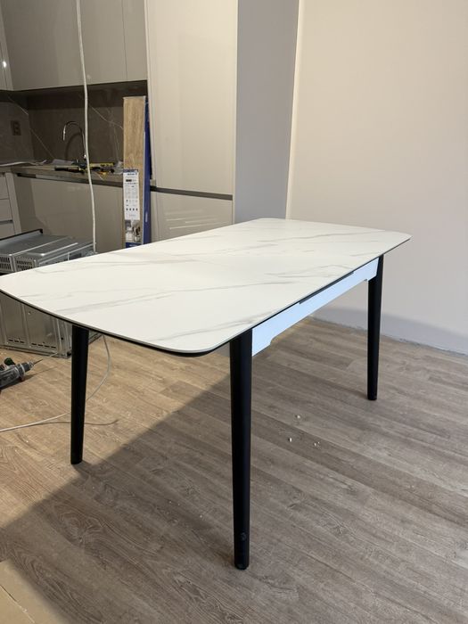 Нова трапезна маса