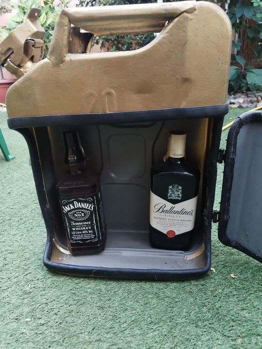 Стара туба направена на бар за алкохол