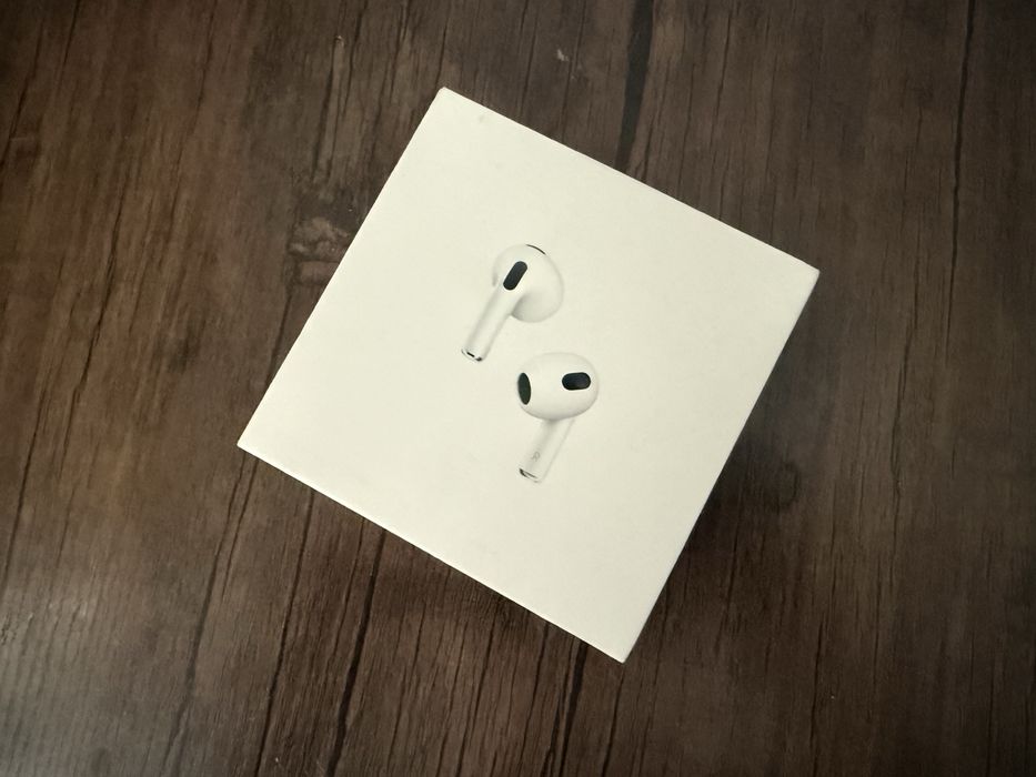 продам оригинальный кейс от airpods 3 есть коробка