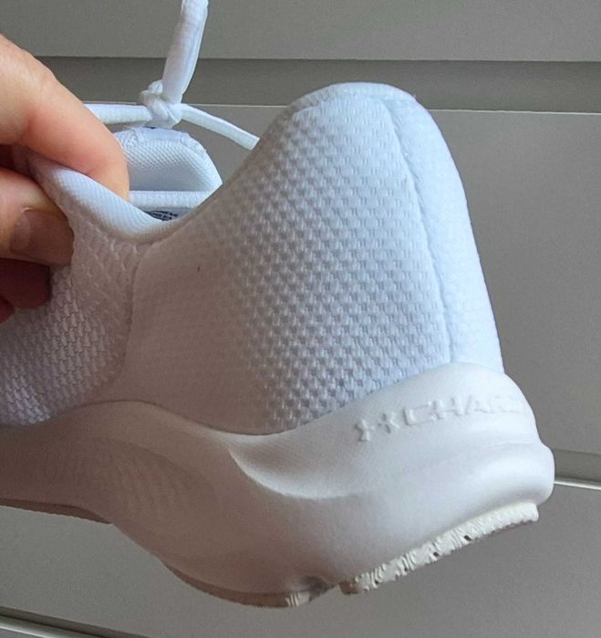 Чисто нови бели маратонки Under Armour (номер 43) - Супер цена!