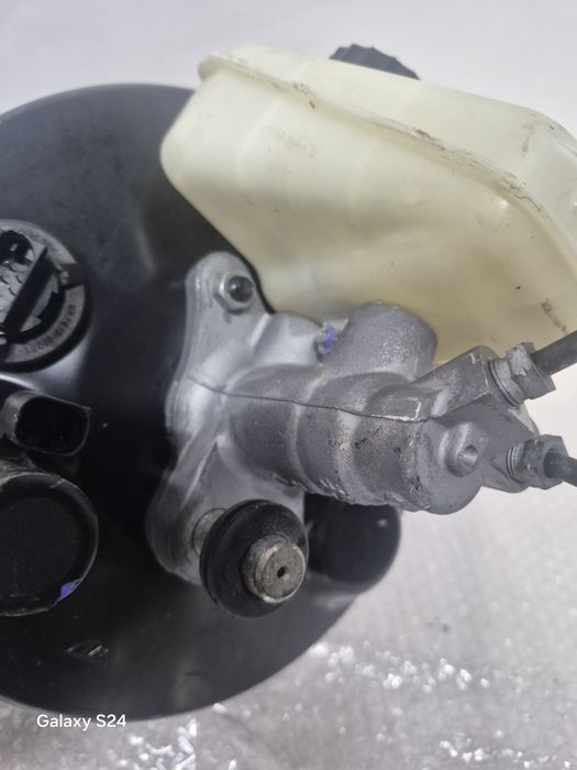 Тормозной вакум Mercedes W221