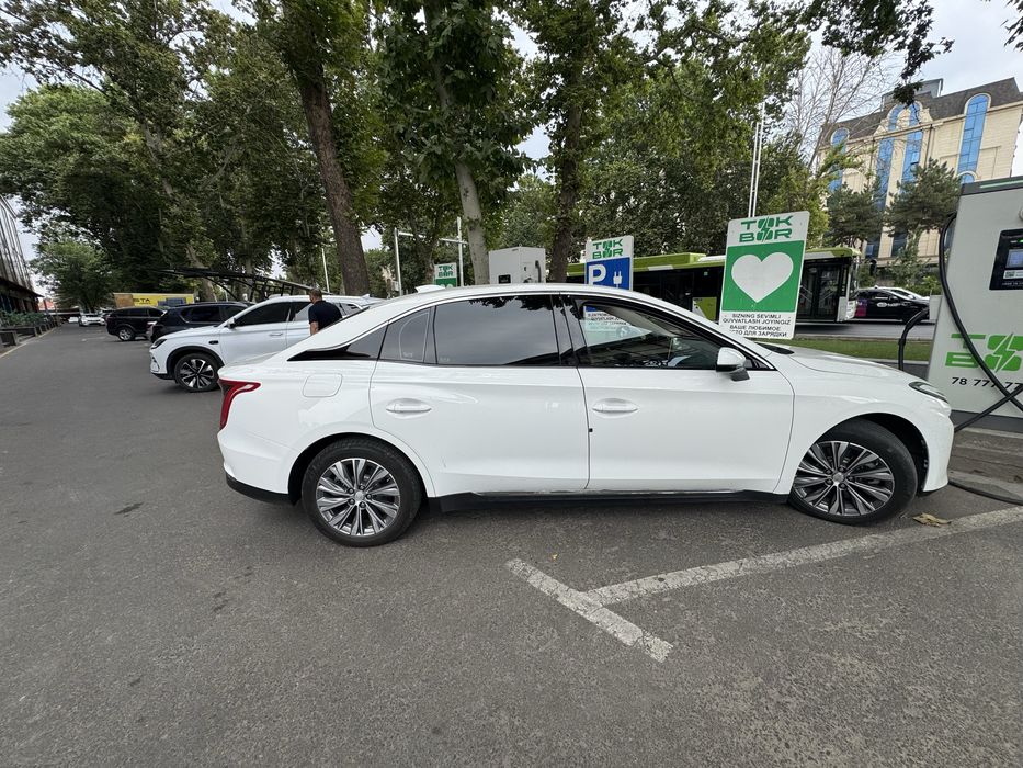 Hongqi eqm 5 ev 2024