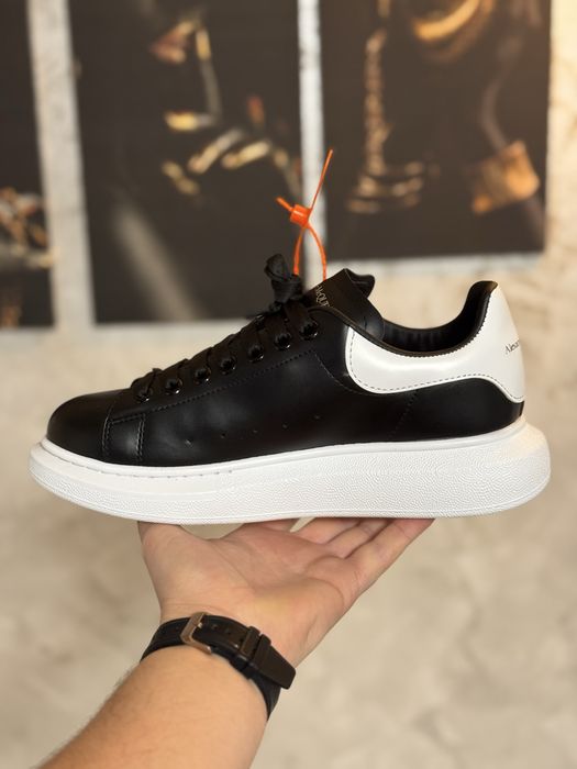 Adidasi Barbati Alex. Mcq. Negru & Alb! Iasi • OLX.ro