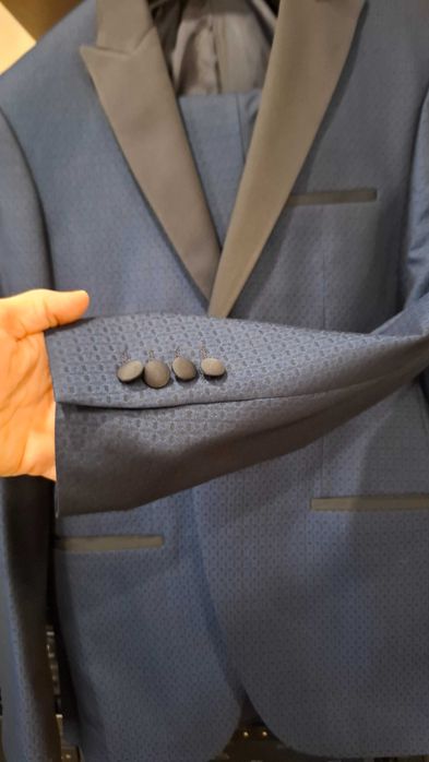 Мъжки костюм за абитуриент