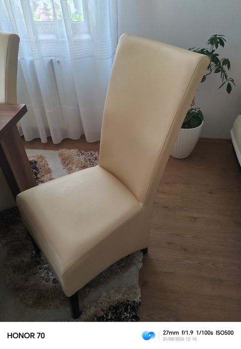 Vând set de  8 scaune