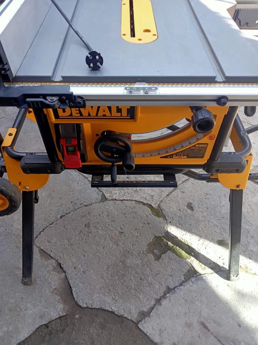 Циркулярная пила Девалт.