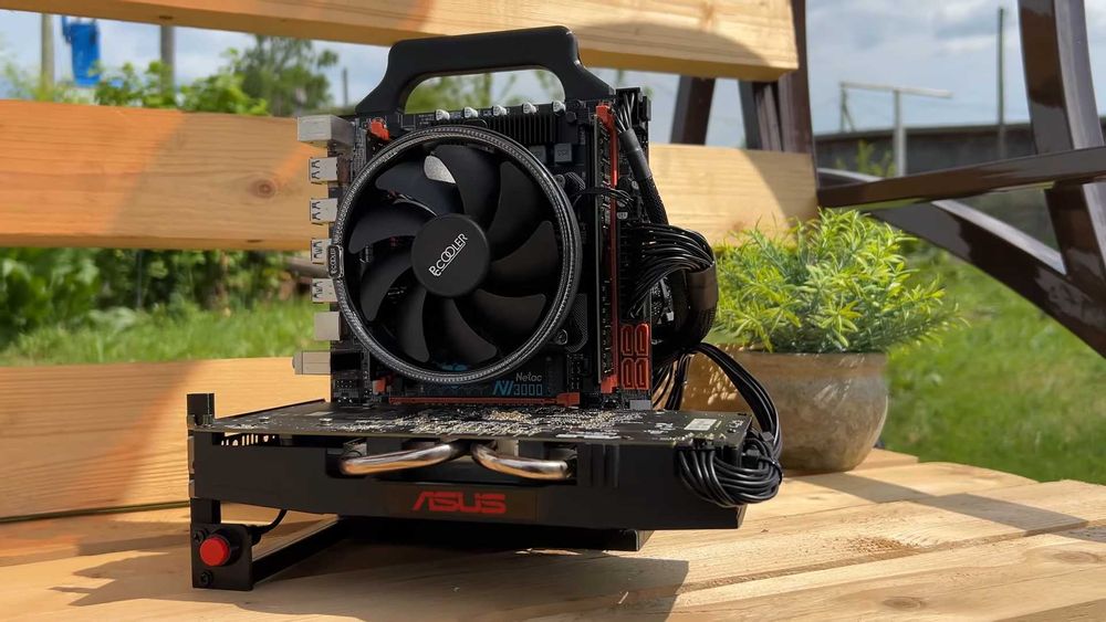 Отворена компютърна кутия, поддръжка на Mini-ATX