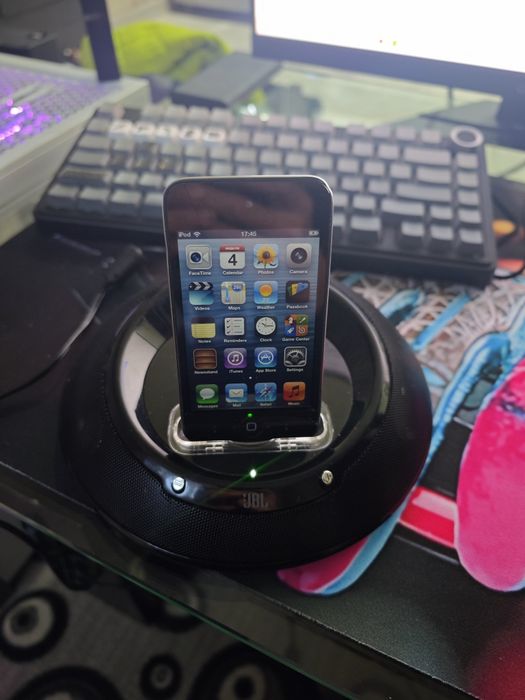 Док JBL със Ipod като нова