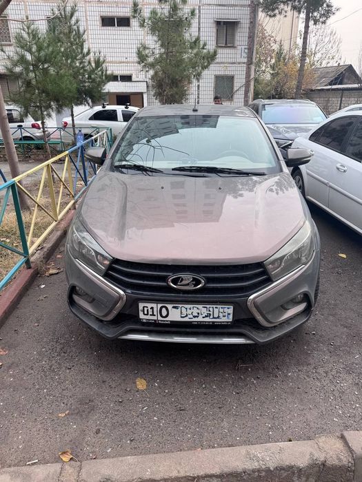 Продаю срочна машину лада веста крос 1.8 не нахаду