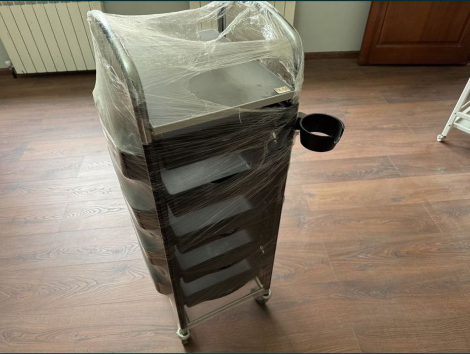 Шкафчик для Парикмахерской