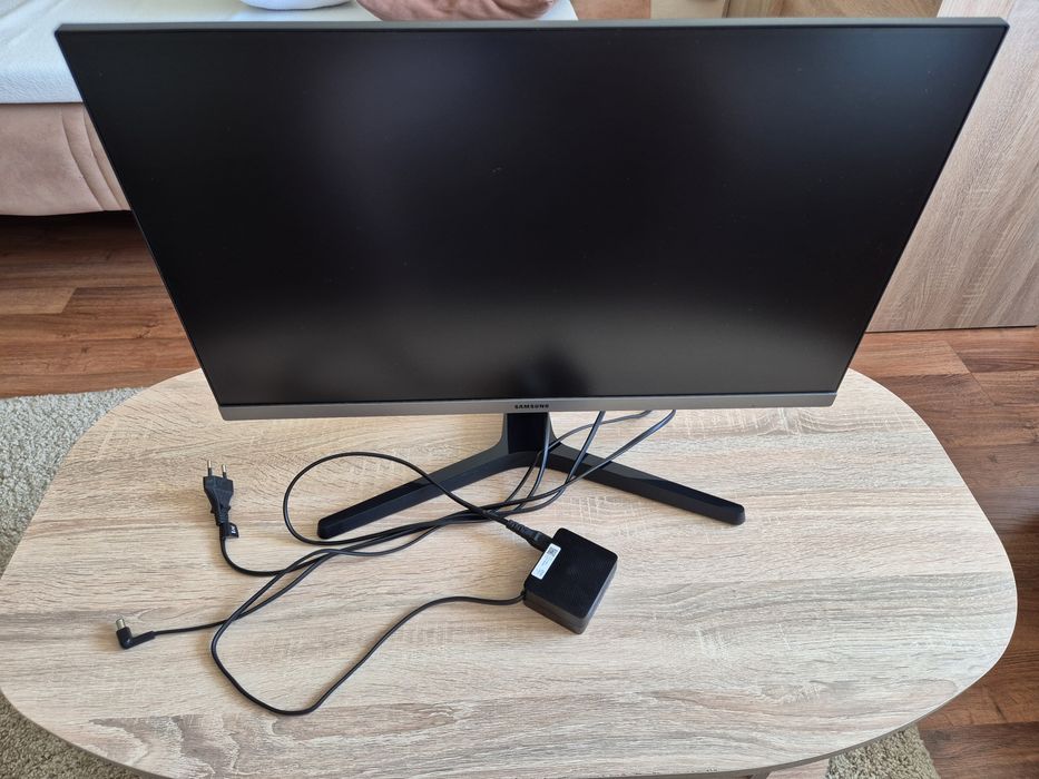 Samsung monitor plat 23.8 inch Full HD