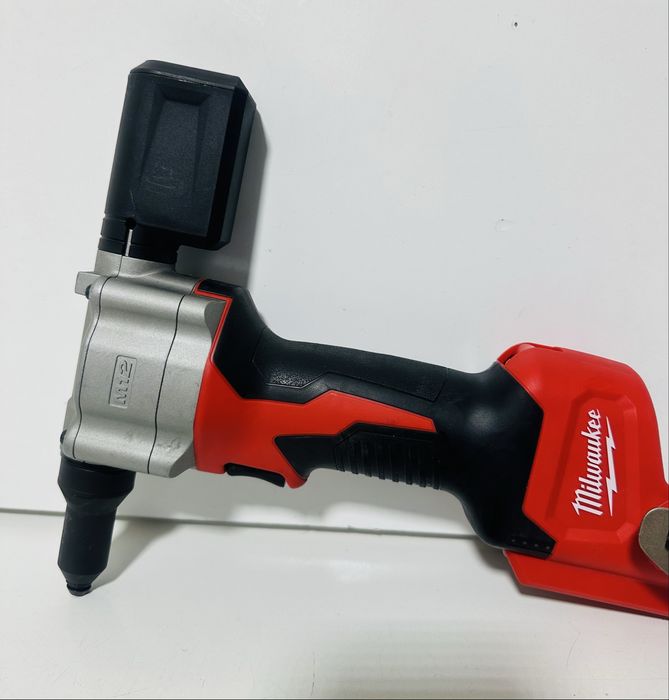 Pistol de nituit Milwaukee M12 BPRT-0, putere tragere 9000N NOU