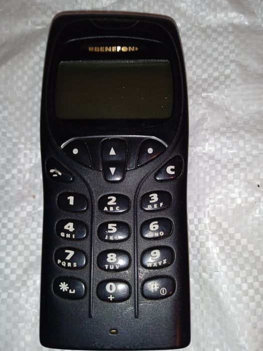 Ретро телефон за колекция .