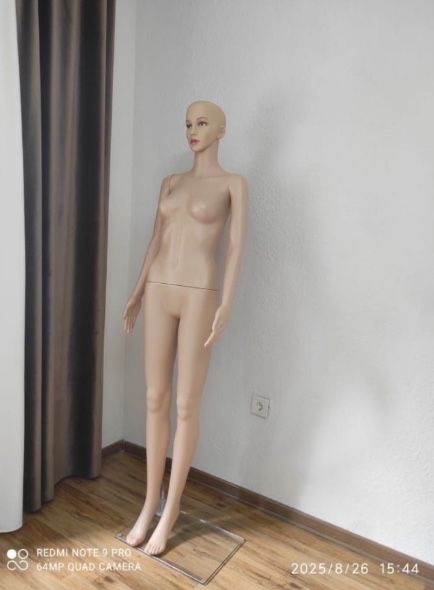 Маникены женские