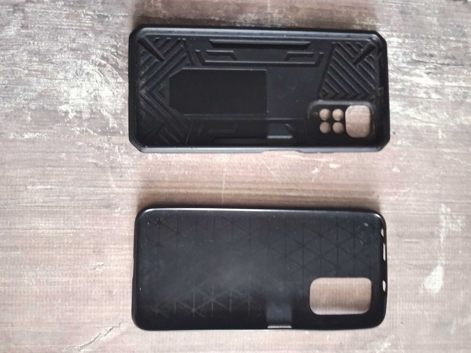 Два калъфа за телефон