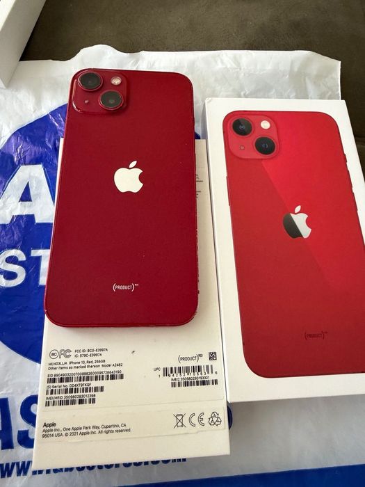 iPhone SE 2022 (3rd gen) Product Red, 16 pro 512 desert titanium, 13 product red 256
