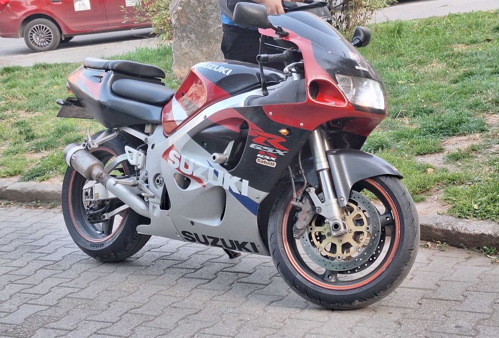 Vând Suzuki gsxr srad 750