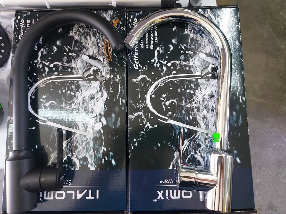 Стоящи смесители за мивка и тръбно окачване.