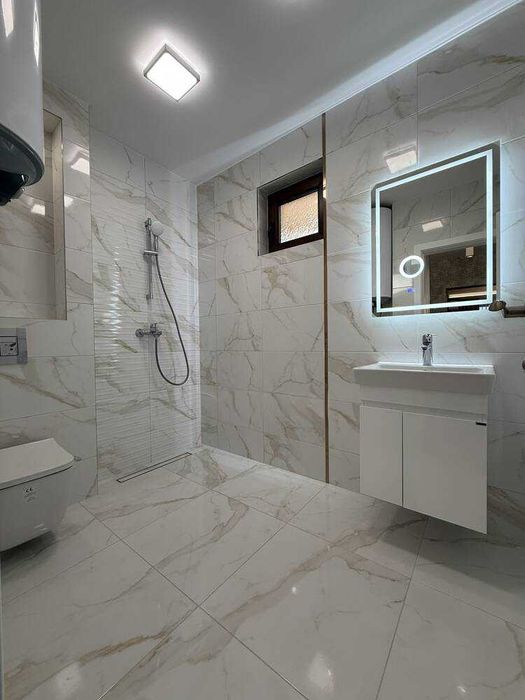 Продава се Тристаен апартамент в Пловдив, Остромила - 118 кв.м за 1992 €/кв.м - Снимка #11