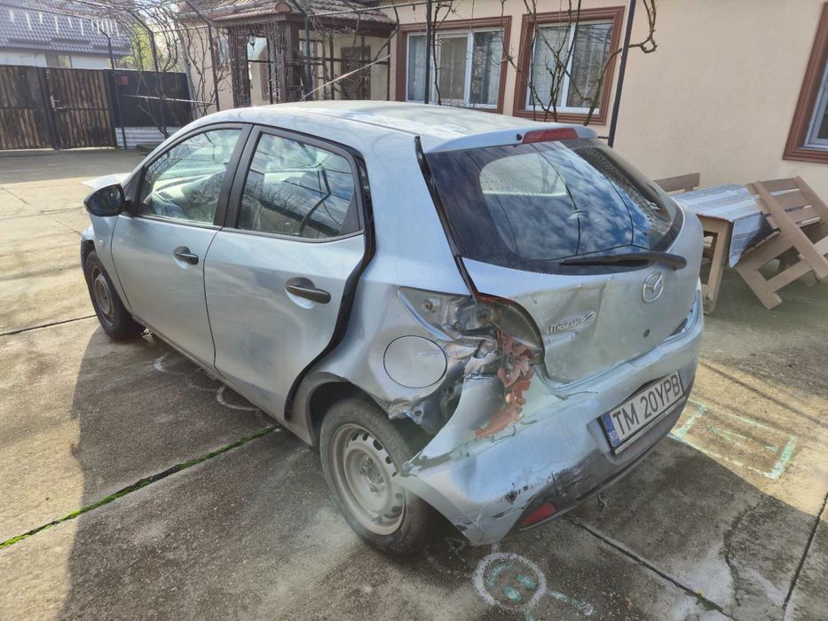 Mazda 2 / Motor 1.3 benzina / An 2008 avariata