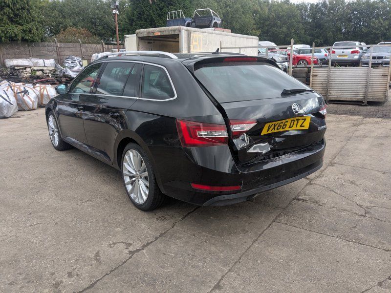 Dezmembrari / Dezmembrez Skoda Superb III Combi (3V5) 2.0 TDI DFCA cutie viteze manuala cod culoare LF9R