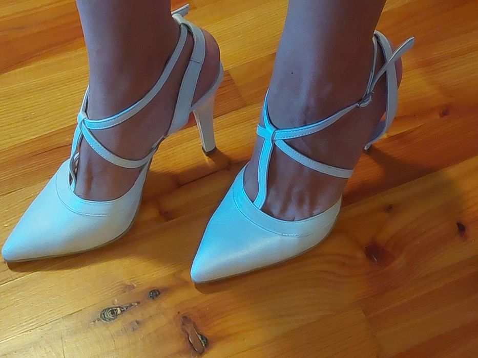 Pantofi albi de vanzare