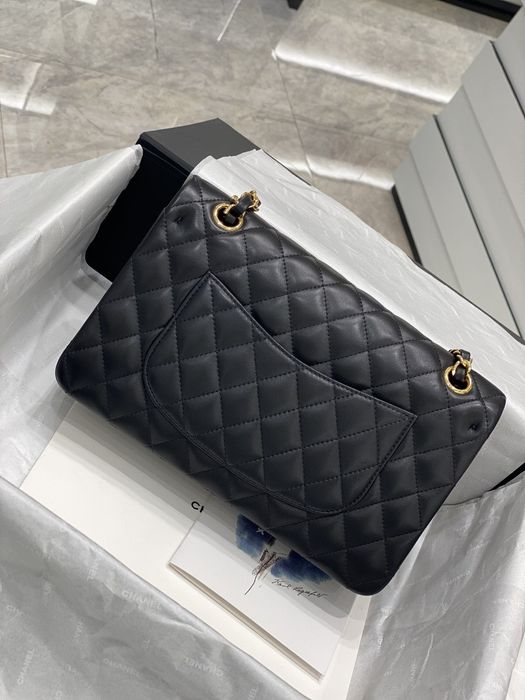 Chanel Classic 11.12 Medium 25 см – Черна