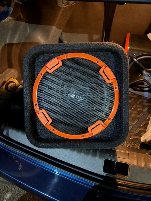 Продам саб почти новый !!