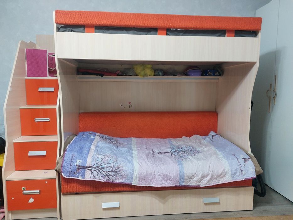 Продам двух ярусную кровать б/у