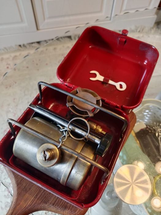 Печка одна комфорка, на бензине..