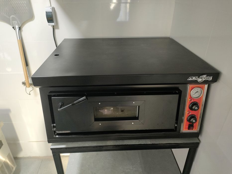 Продам Пицца печь на 4 пиццы (30 см)