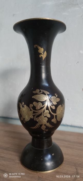 Индийские латунные вазы