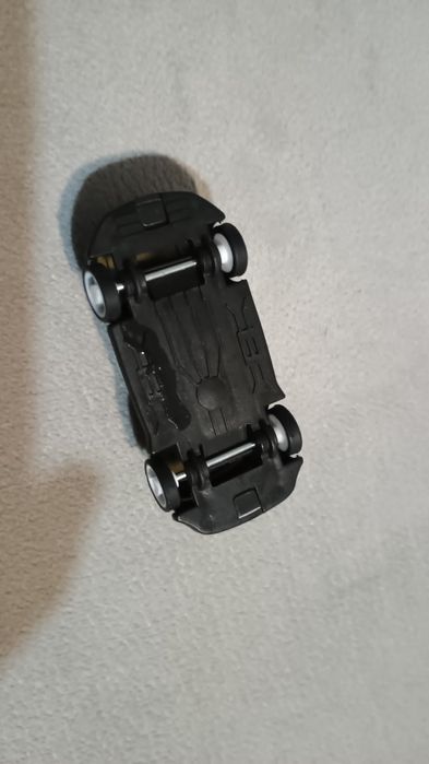 Пластмасови колички мащаб 1:64